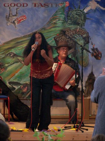 Annisette og Thomas Koppel spiller på Fredsfestival 2005